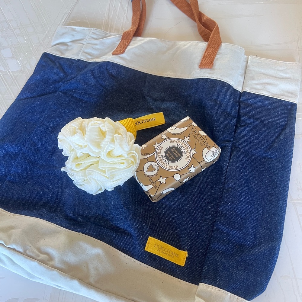 New! 3PC Loccitane shower set with box (Shea)